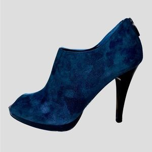 Nine West Dark Montana Nave Blue Suede Peep toe boots Sz 7.5 EUC